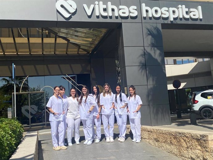 Estudiantes en prácticas tras el acuerdo entre Cesur y Vithas para fortalecer la formación profesional en el ámbito sanitario en Málaga