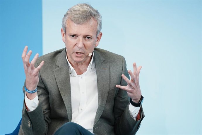 El presidente de la Xunta de Galicia, Alfonso Rueda, interviene durante el encuentro Sociedad Abierta, en el Palacio Euskalduna, a 17 de abril de 2024, en Bilbao, Vizcaya, País Vasco (España). 