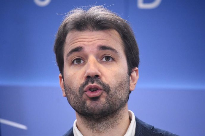 El diputado de Podemos Javier Sánchez Serna, durante una rueda de prensa anterior a la Junta de Portavoces, en el Congreso de los Diputados, a 14 de mayo de 2024, en Madrid (España).