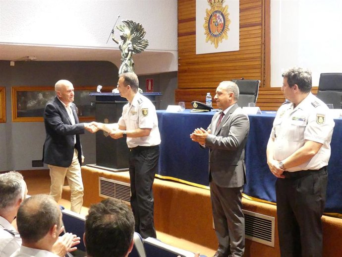 La Policía Nacional reconoce la carrera profesional de sus agentes jubilados