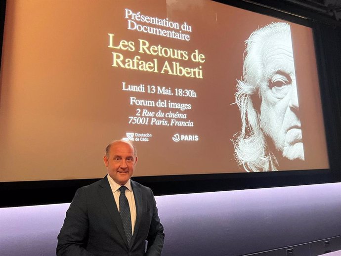 El vicepresidente primero de la institución provincial, Juancho Ortiz, en la presentación del documental 'Retornos de Rafael Alberti' en París