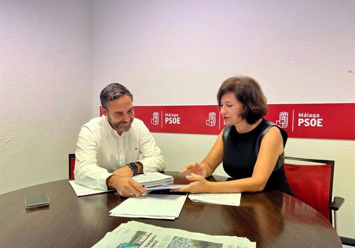 El portavoz municipal del PSOE, Daniel Pérez, y la concejala socialista Rosa del Mar Rodríguez