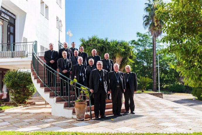 Foto de familia de la CLVI Asamblea Ordinaria de los Obispos del Sur de España, celebrada en Córdoba.