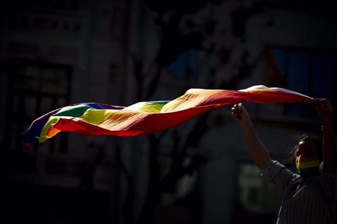 Archivo - Imagen de archivo de una bandera Lgtbi. 