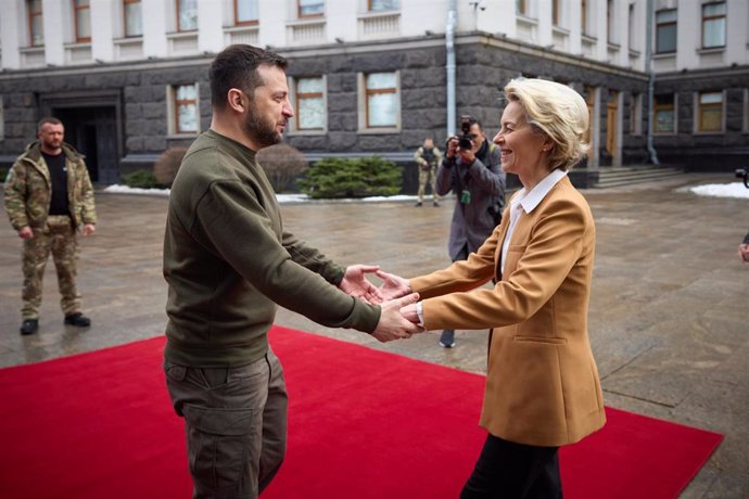 Archivo - El presidente ucraniano, Volodimir Zelenski, y la presidenta de la Comisión Europea, Ursula von der Leyen.