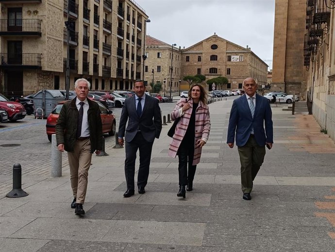 La consejera de Educación, Rocío Lucas, a su llegada a la Hospedería Fonseca de Salamanca