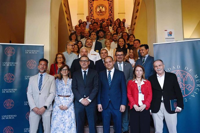 Imagen de la presentación de la programación de los Cursos de Extensión Universitaria y las Escuelas de Verano 2024