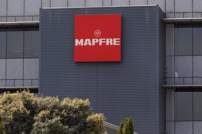 Archivo - Fachada de la sede de Mapfre, a 10 de abril de 2023, en Madrid (España). 