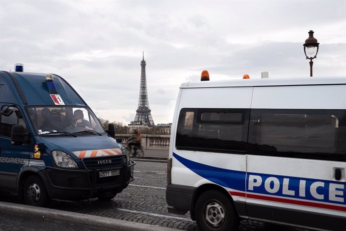 Furgones de la Policía y la Gendarmería de Francia en la capital, París (archivo)
