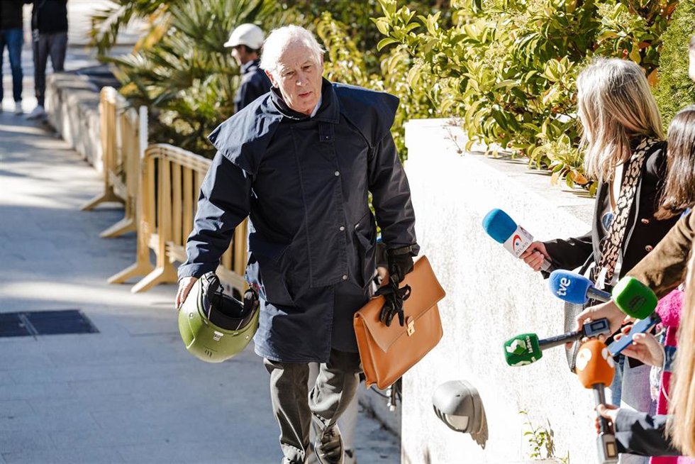 Archivo - El exvicepresidente del Gobierno Rodrigo Rato a su llegada a un juicio en la Audiencia Provincial, a 10 de abril de 2024, en Madrid (España). La Fiscalía Anticorrupción acusa a Rato de once delitos contra la Hacienda Pública y otros con una pe