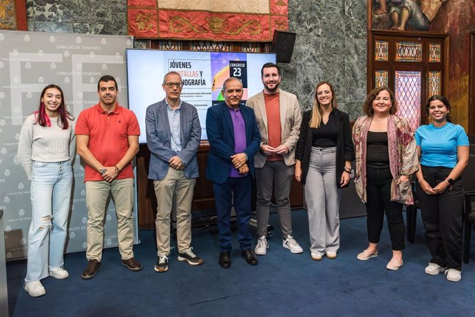 Los consejeros de Educación y Juventud, Efraín Medina y Serafín Mesa (en el centro), en la presentación del congreso sobre pornografía y juventud