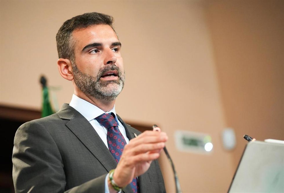 El consejero de Sostenibilidad, Medio Ambiente y Economía Azul y portavoz del gobierno andaluz, Ramón Fernández-Pacheco, durante la rueda de prensa. A 14 de mayo de 2024, en Sevilla (Andalucía, España). Rueda de prensa posterior a la reunión del Consejo
