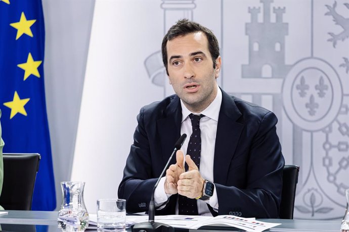 El ministro de Economía, Comercio y Empresa, Carlos Cuerpo, durante una rueda de prensa posterior a la reunión del Consejo de Ministros, a 14 de mayo de 2024, en Madrid (España).