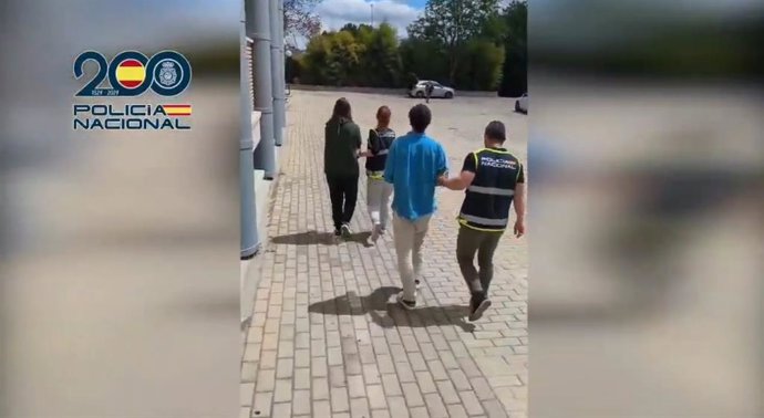 Detenidos en Madrid dos hermanos venezolanos buscados en su país por pornografía infantil y acoso