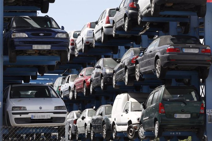 Coches depositados en las instalaciones de la Empresa Municipal de Transportes de Madrid (EMT Madrid).