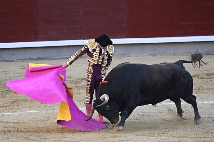 Archivo - Julián López 'El Juli' durante su corrida de despedida de Madrid en la plaza de toros de Las Ventas, a 30 de septiembre de 2023, en Madrid (España).