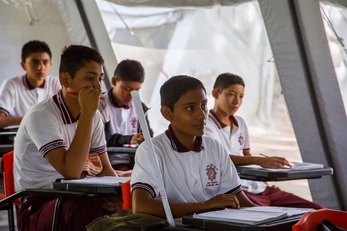 Archivo -    El Fondo de Naciones Unidas para la Infancia (UNICEF) ha alertado de que un año después de los devastadores terremotos registrados en México 3.444 escuelas siguen parcial o completamente dañadas