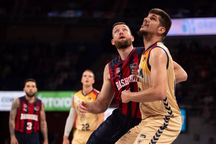 El jugador del UCAM Murcia Marko Todorovic en un partido de la Liga Endesa contra Baskonia