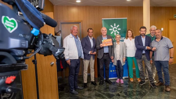 Acto de entrega del premio presidido por el director general de la RTVA, Juande Mellado.