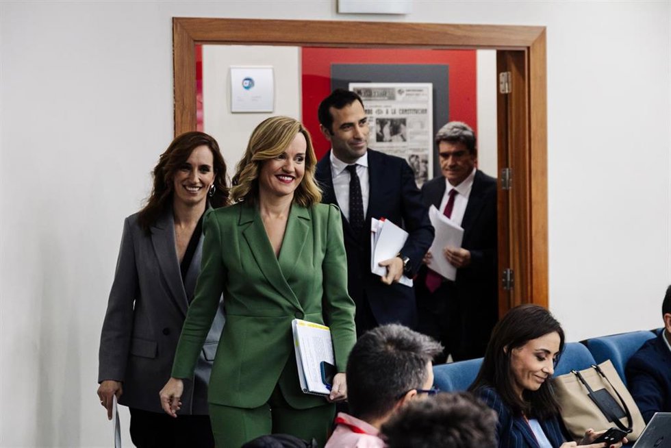 (I-D) La ministra de Educación, Formación Profesional y Deporte, Pilar Alegría; la ministra de Sanidad, Mónica García; el ministro de Economía, Comercio y Empresa, Carlos Cuerpo y el ministro para la Transformación Digital y de la Función Pública, José 