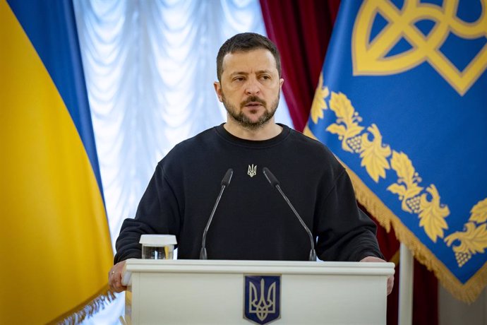 22 April 2024, Ukraine, Kiev: Ukrainian President Volodymyr Zelenskyy (L)