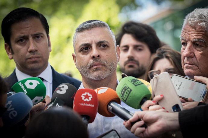 Uno de los policías que resultaron heridos en protestas contra la sentencia del 'procés', tras prestar declaración en la Audiencia Nacional, a 14 de mayo de 2024, en Madrid (España).