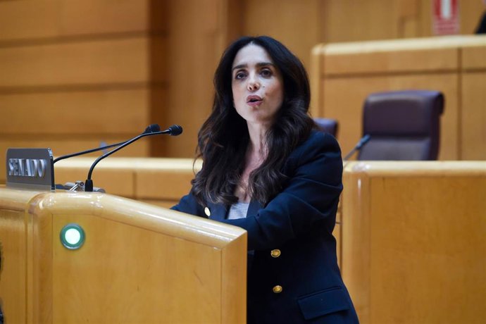 Archivo - La senadora de VOX Paloma Gómez interviene durante una sesión de control al Gobierno, en el Senado.