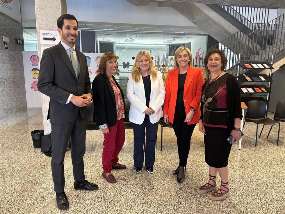 La consellera de Justicia e Interior, Elisa Núñez, visita la Oficina de Atención a las Víctimas del Delito de Llíria (Valencia)