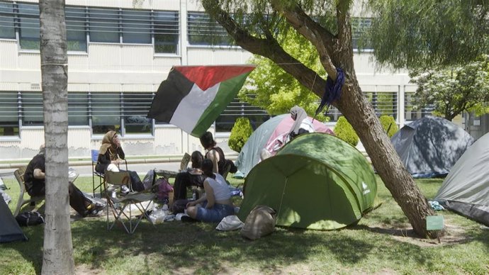 Estudiantes de la UPV y la UJI se suman a las acampadas en apoyo a Palestina