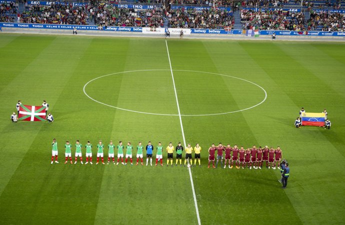 Archivo - Partido entre las selecciones de Euskadi y Venezuela en Mendizorroza.