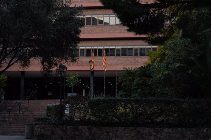 Imagen de archivo - Fachada de la Conselleria de Educación, a 1 de febrero de 2024, en Barcelona, Catalunya (España).