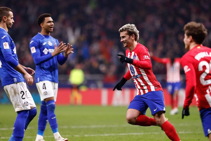 Archivo - Antoine Griezmann of Atletico de Madrid celebrates a goal during the Spanish League, LaLiga EA Sports, football match played between Atletico de Madrid and Getafe CF at Civitas Metropolitano stadium on December 19, 2023, in Madrid, Spain.