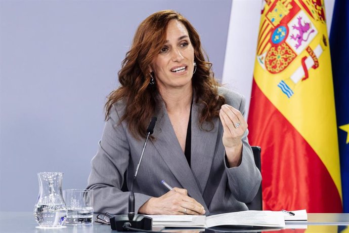 La ministra de Sanidad, Mónica García, durante una rueda de prensa posterior a la reunión del Consejo de Ministros, a 14 de mayo de 2024, en Madrid (España). 