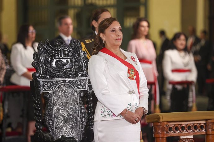 Archivo - HANDOUT - 28 July 2023, Peru, Lima: Peruvian interim President Dina Boluarte attends a Mass at the Cathedral on Independence Day. Photo: -/Presidencia Peru/dpa - ATTENTION: editorial use only and only if the credit mentioned above is referenced 