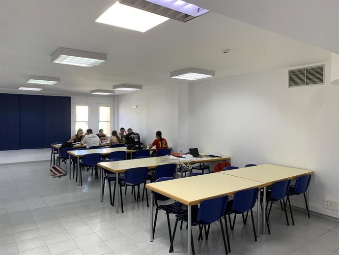 Sala de estudio en el albergue juvenil de Inturjoven de Almería.