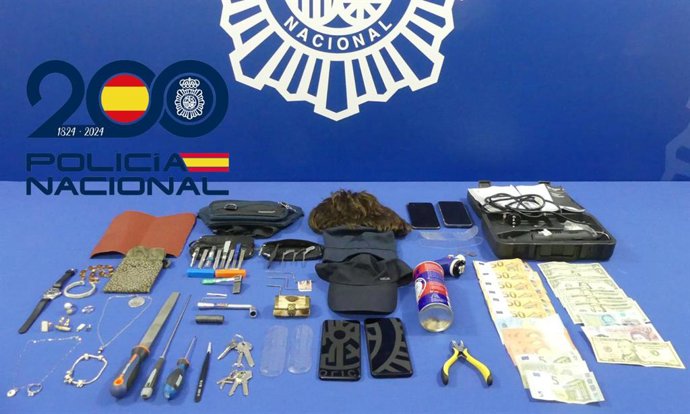 Material intervenido en la detención de los dos integrantes del grupo especializado en robo de viviendas