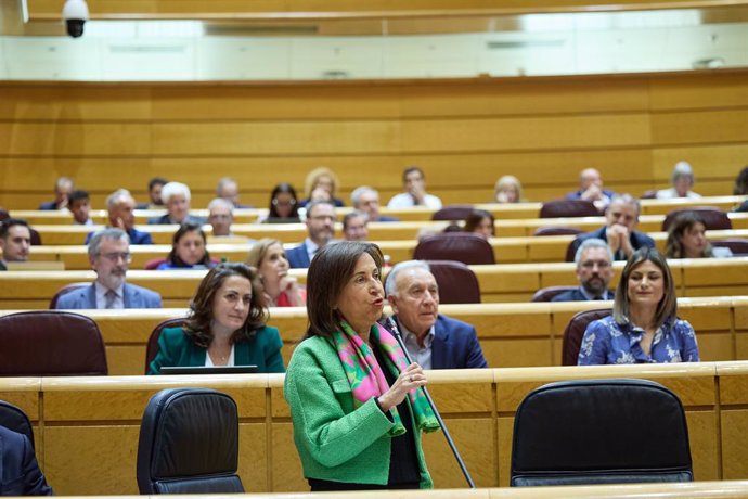 La ministra de Defensa, Margarita Robles, durante una sesión plenaria en el Senado, a 23 de abril de 2024, en Madrid (España). Hoy la oposición pregunta al Gobierno, entre otras cuestiones, por el aumento del precio de la vivienda, la operación Delorme, l