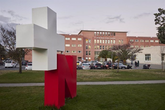 Archivo - Entrada del Hospital Universitario de Navarra.