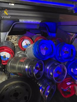 Dos detenidos acusados de robar 203 bombonas de gas valoradas en 9.000 euros en gasolineras de Valencia y Castellón