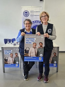 Marisol Villar, presidenta de la Fundación Banco de Alimentos de Navarra, junto a Isabel Ansa, responsable de colectas
