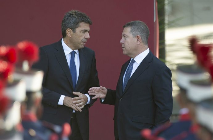 Archivo - Arxiu - El president de la Generalitat, Carlos Mazón  i el president de la Junta de Comunitats de Castella-la Manxa, Emiliano García-Page
