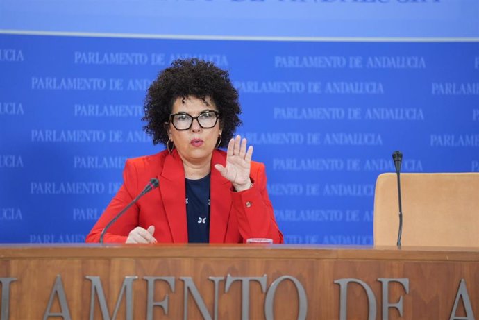 La diputada del Grupo Mixto-Adelante Andalucía, Maribel Mora, este miércoles en rueda de prensa.