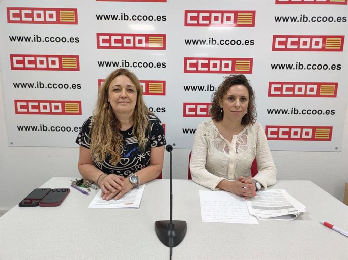 Las secretarias de acción sindical y ocupación de CCOO, Cati Ginard y Mariàngels Aguiló, en rueda de prensa en la sede del sindicato.