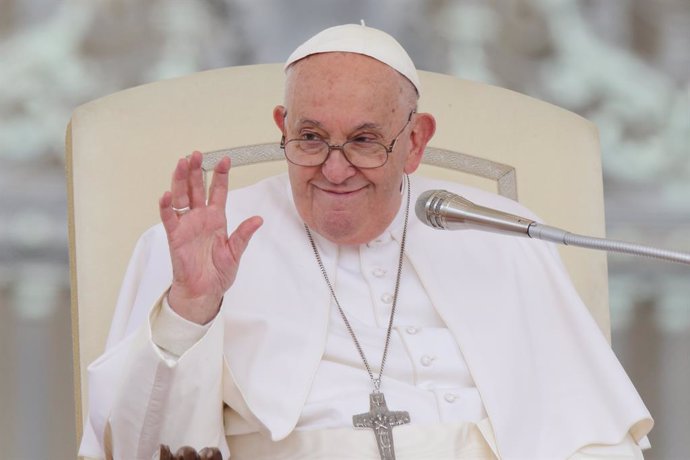 08 May 2024, Vatican, Vatican City: Pope Francis leads his wednesday General Audience in St. Peter's Square at the Vatican. Photo: Evandro Inetti/ZUMA Press Wire/dpa