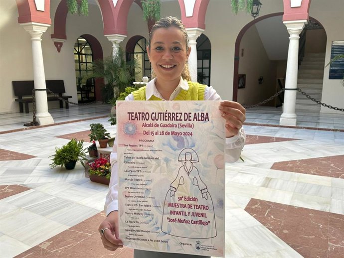 La delegada de Juventud del Ayuntamiento de Alcalá de Guadaíra, Paula Fuster, ha presentado la XXX Muestra de Teatro Infantil.