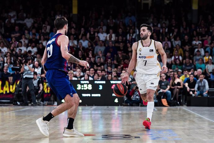 Archivo - Facundo Campazzo of Real Madrid in action during the ACB Liga Endesa, match played between FC Barcelona and Real Madrid at Palau Blaugrana on April 07, 2024 in Barcelona, Spain.