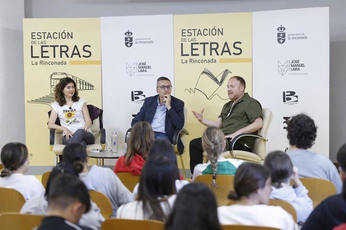 Susana Martín Gijón, Salvador Gutiérrez Solís y Antonio Fuentes, en el ciclo de novela histórica de La Rinconada