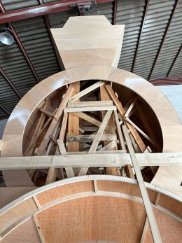 Parte de la estructura de la Hoguera Oficial de 2024 'Leyendas alicantinas'.