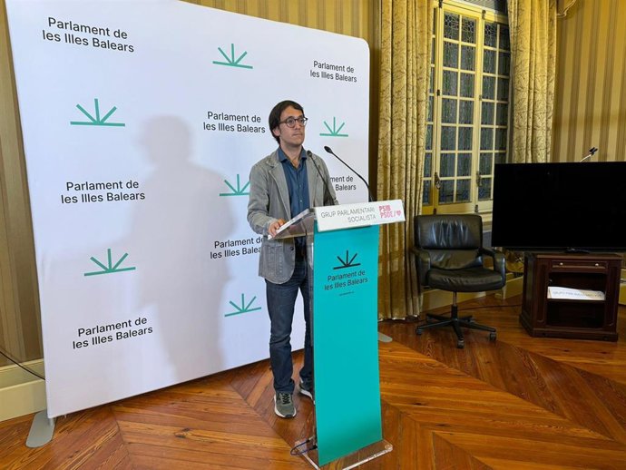 El portavoz parlamentario del PSIB, Iago Neguruela.