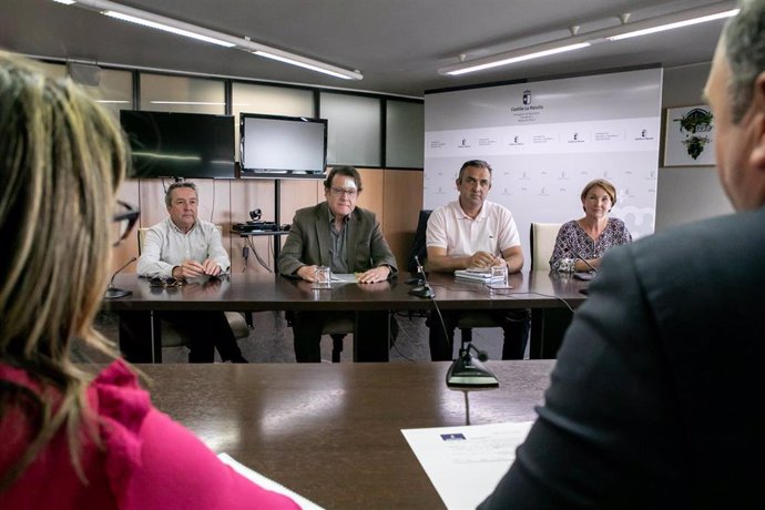 El consejero de Agricultura, Ganadería y Desarrollo Rural, Julián Martínez Lizán, se reúne con la Asociación Interprofesional de Plantas Aromáticas y Medicinales (ANIPAM)